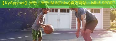 健身器材练腹肌俯卧撑